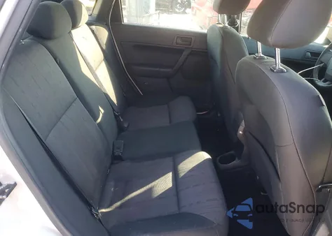 2010 Ford Focus z USA, uszkodzony, nr VIN 1FAHP3FN9AW239439